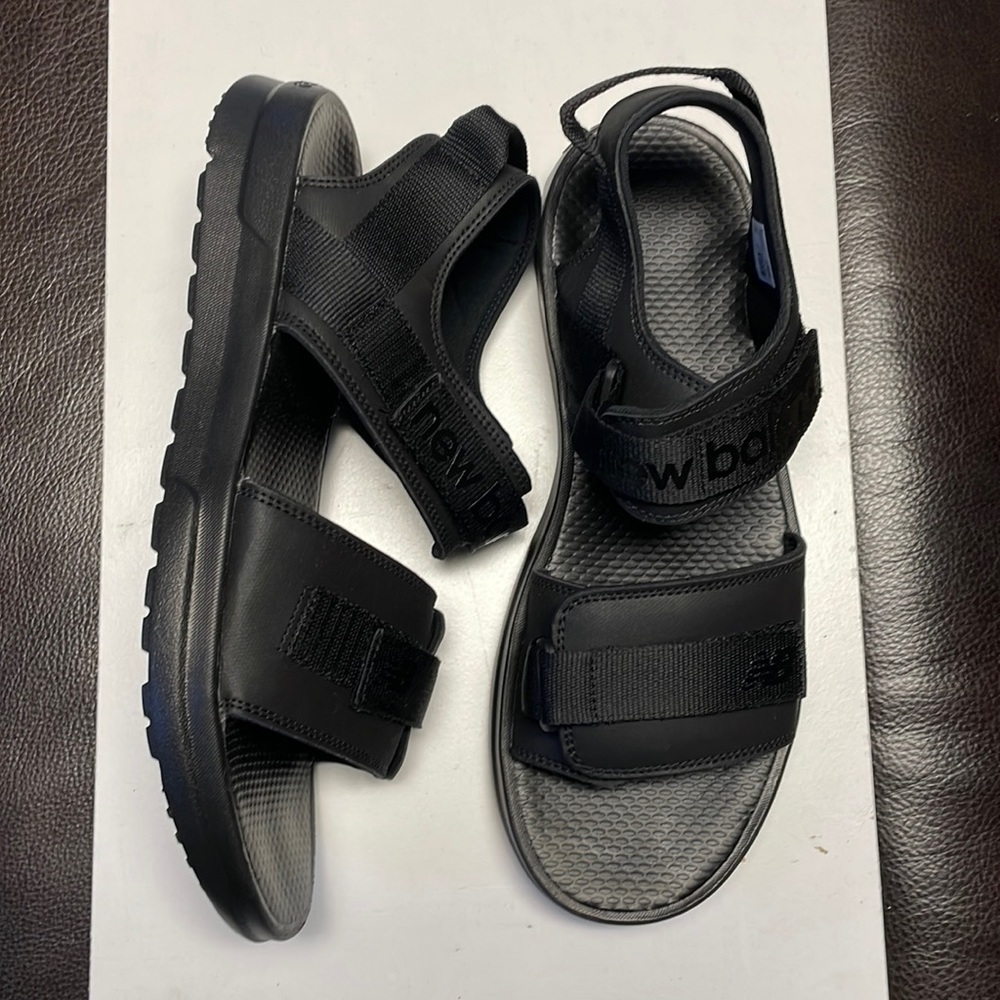 New Balance men sandals never worn